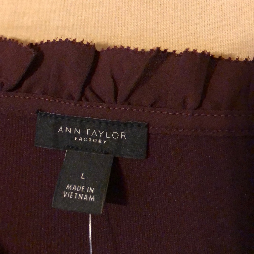 ANN TAYLOR women’s V-neck sleeveless top NWT - Picture 5 of 6